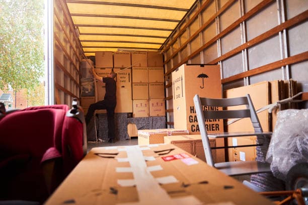 Reliable solutions to ensure a safe and efficient move for your household.